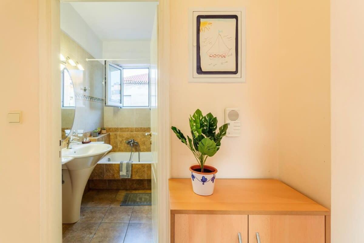 Spacious Urban Haven-Family Home, Perfect Location Kalamáta Eksteriør bilde